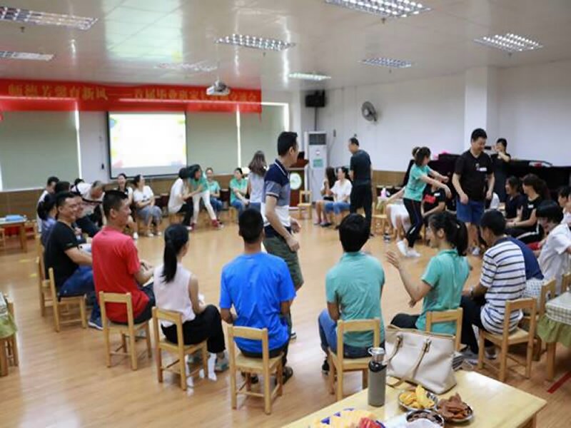 騰沖企業(yè)員工會議會展戶外拓展訓(xùn)練團(tuán)建公司之拓展培訓(xùn)項(xiàng)目《大風(fēng)吹》