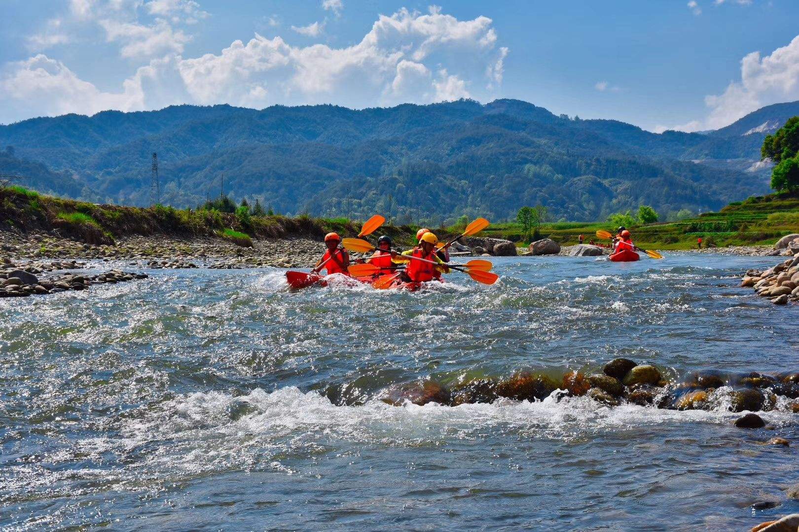 騰沖龍川江漂流拓展項目