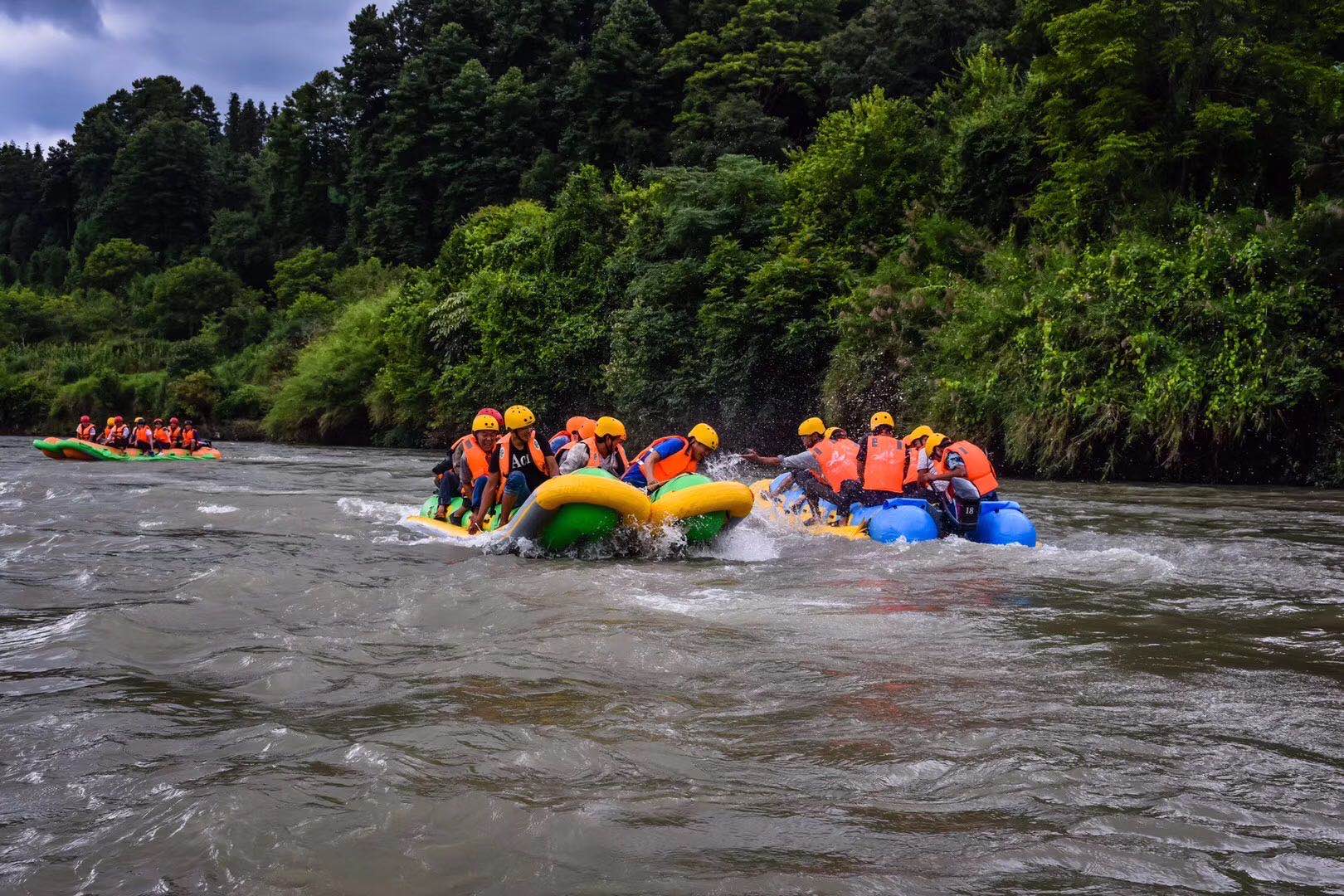 騰沖龍川江漂流動(dòng)力橡膠艇