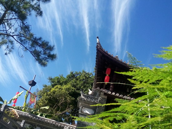 在東山草原 感受一段放牧?xí)r光：這是騰沖離天空最近的地方