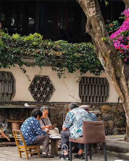 這座沒游客的邊陲小鎮(zhèn)，才是國內避暑好去處